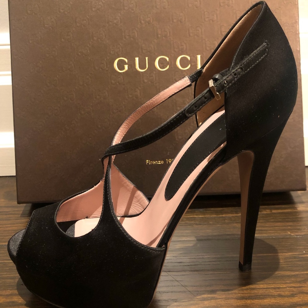 Gucci Peep-toe Pumps